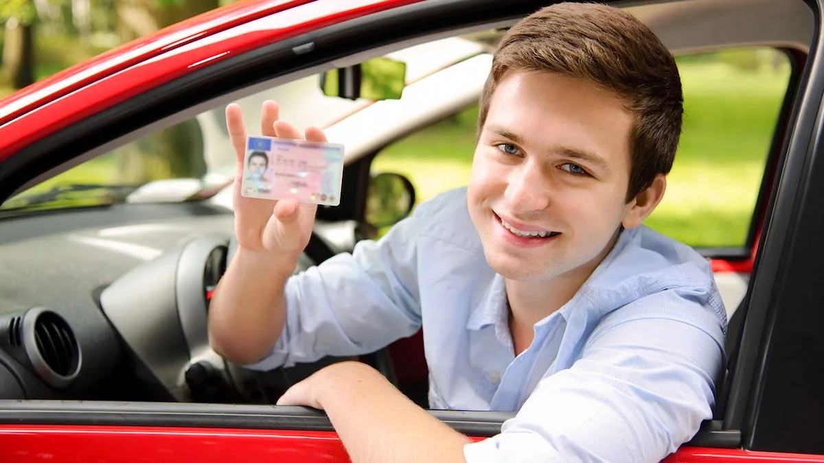 Should I Get My Driver’s License at 16 or Wait Until I’m 18? article image